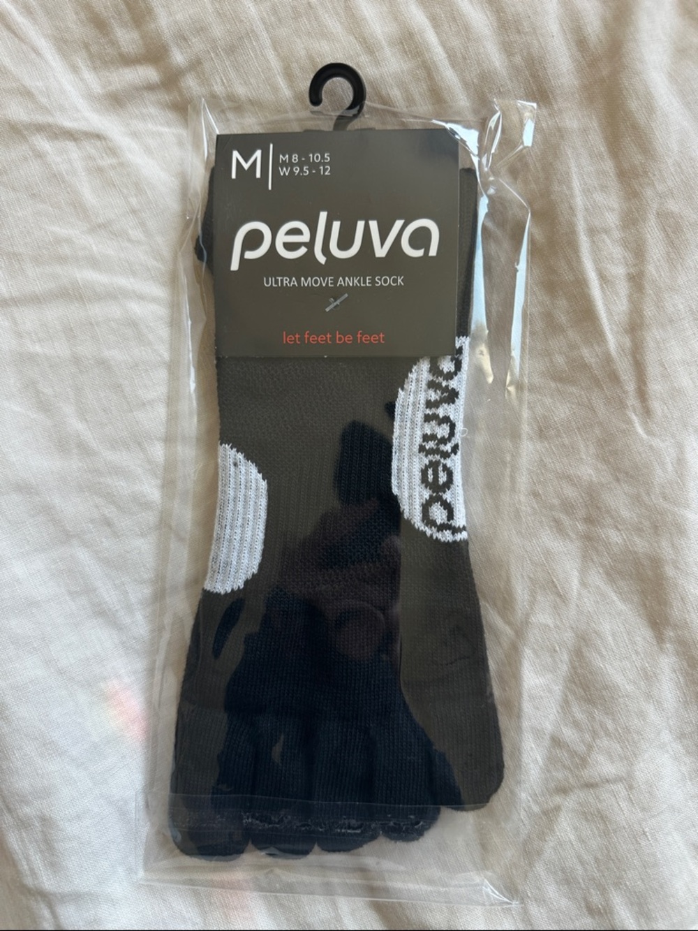 Peluva Unisex Ultra Move Ankle Toe Socks - Black